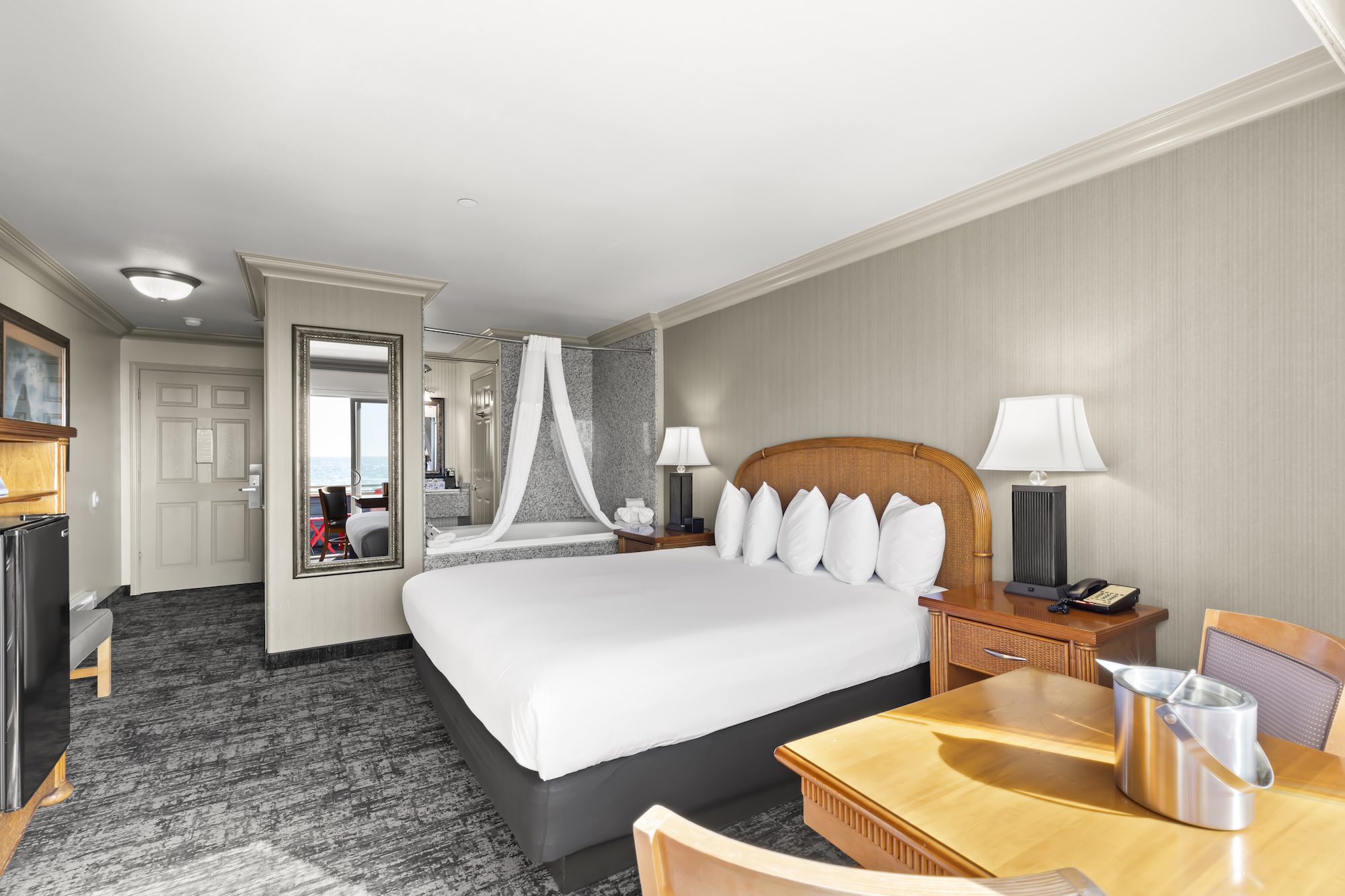 King room with whirpool tub and ocean view